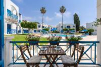 Bazén v ubytování Sea Breeze 1-BR Apt in Pyla nebo v jeho okolí