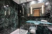 Un baño de B&B HOTEL Elche