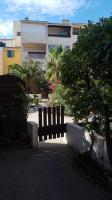 Vonkajšia záhrada v ubytovaní Studio cabine climatisé rez de jardin plage 150m Boucanet