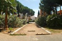 Vonkajšia záhrada v ubytovaní Studio cabine climatisé rez de jardin plage 150m Boucanet