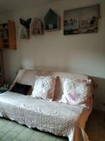 Posedenie v ubytovaní Studio cabine climatisé rez de jardin plage 150m Boucanet