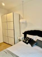 Łóżko lub łóżka w pokoju w obiekcie Jan III Sobieski - Luksusowy apartament L z darmowym prywatnym parkingiem