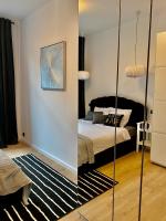 Łóżko lub łóżka w pokoju w obiekcie Jan III Sobieski - Luksusowy apartament L z darmowym prywatnym parkingiem