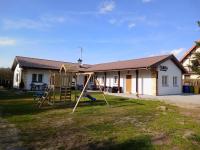 Plac zabaw dla dzieci w obiekcie Flauta Apartamenty Rodzinne