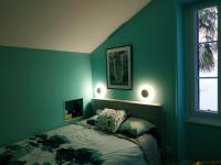 a bedroom with green walls and a bed at Le Palmier, Maison de ville, 3 chambres et jardin&#47;terrasse in Blois