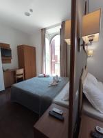 Posteľ alebo postele v izbe v ubytovaní Rome Travellers Hotel