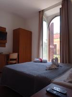 Posteľ alebo postele v izbe v ubytovaní Rome Travellers Hotel