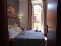 Posteľ alebo postele v izbe v ubytovaní Rome Travellers Hotel