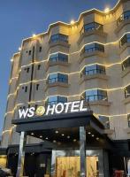 un edificio con un letrero de hotel en él en WS Hotel, en Tabuk