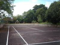 Tenis alebo squash v ubytovan&iacute; Holiday home Le Marronier alebo jeho okol&iacute;