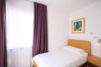 Łóżko lub łóżka w pokoju w obiekcie Depadansa Hotel Lucija***