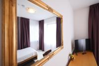 Telewizja i/lub zestaw kina domowego w obiekcie Depadansa Hotel Lucija***