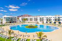 Bazén v ubytování Hotel Cordial Marina Blanca nebo v jeho okolí