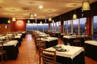 Um restaurante ou outro lugar para comer em Hotel Da Montanha