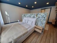 A bed or beds in a room at Ditlin Apartmanok