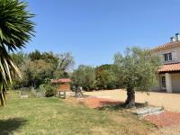 Studio 40m2 avec terrasse LE MAS DE LAURIANEにある庭