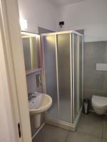 A bathroom at Therra Lodge