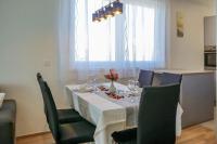 Plán poschodí v ubytovaní Rose-Mary 2BR apt with balcony and parking
