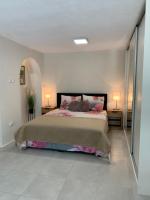 Posteľ alebo postele v izbe v ubytovaní Apartment Urban Oasis