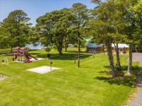 Ein Garten an der Unterkunft Beach Bum West-O Motel