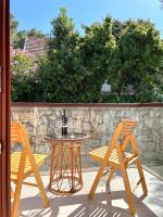 Patio alebo iná vonkajšia časť ubytovania @Hvar Island Seaside Villa (1st row at seaside)