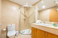 Kúpeľňa v ubytovaní Neptuno Malaga Apartamento de Lujo