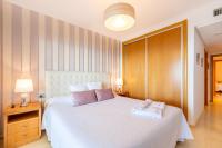 Posteľ alebo postele v izbe v ubytovaní Neptuno Malaga Apartamento de Lujo