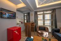 TV a/nebo společenská místnost v ubytování Dorne Suite Taksim Hotel