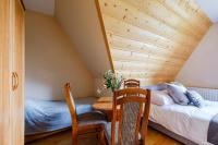 Posteľ alebo postele v izbe v ubytovaní Pokoje i apartament z widokiem na Tatry