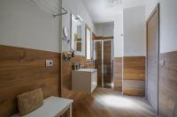 Kúpeľňa v ubytovaní Your lovely and elegant home with garden sea view