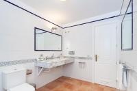 A bathroom at Stunning Villa with Breathtaking Ocean View
