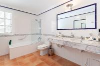 A bathroom at Stunning Villa with Breathtaking Ocean View