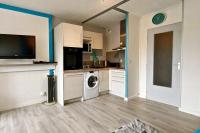 Kuchnia lub aneks kuchenny w obiekcie Hypercenter 27 M With Wifi And Shared Pool