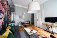 Telewizja i/lub zestaw kina domowego w obiekcie Arts Apartments - Kraków Old Town