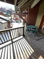 Balkon lub taras w obiekcie Arc 1950 - Auberge Jérôme - 4 à 6p - 1 chambre et 1 coin montagne séparé