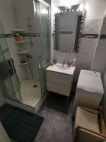 Kúpeľňa v ubytovaní Appartement de 50m2 à 2 pas du port et plage!