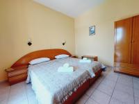 A bed or beds in a room at Cactus rooms