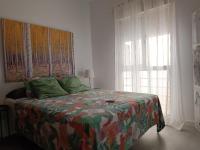 Posteľ alebo postele v izbe v ubytovaní Acogedor apartamento cerca del centro histórico de Málaga