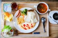ホテルの敷地内または近くでの食事または食べ物