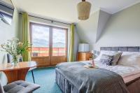 Posteľ alebo postele v izbe v ubytovaní Pokoje i apartament z widokiem na Tatry