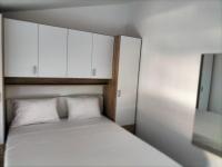 Posteľ alebo postele v izbe v ubytovaní Apartman Hanna