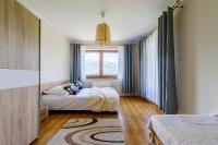 Posteľ alebo postele v izbe v ubytovaní Pokoje i apartament z widokiem na Tatry