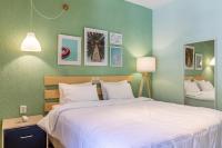 Postel nebo postele na pokoji v ubytování Panormos Beach Hotel Skopelos