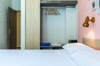 Postel nebo postele na pokoji v ubytování Panormos Beach Hotel Skopelos