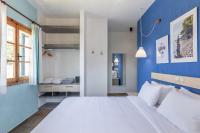 Postel nebo postele na pokoji v ubytování Panormos Beach Hotel Skopelos