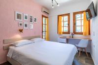 Postel nebo postele na pokoji v ubytování Panormos Beach Hotel Skopelos