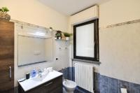 A bathroom at CaseOspitali - Casa Cri&Eli, super trilocale con terrazzo in zona Lambrate per 5
