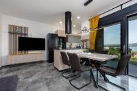 TV a/nebo společenská místnost v ubytování Villa Blue Sky 1 ZadarVillas
