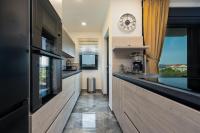 Kuchyň nebo kuchyňský kout v ubytování Villa Blue Sky 1 ZadarVillas