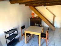 Posedenie v ubytovaní Petite maison lorraine avec cheminée et jardin